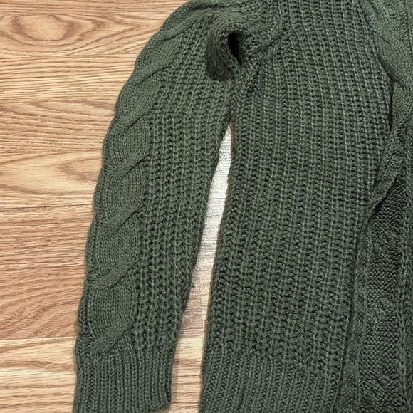 Derek 🩵 Heart cardigan- dark green size small warm and very comfortable - Picture 2 of 6